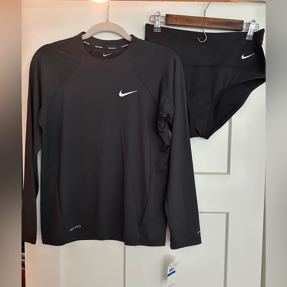 Nike Women’s swim size medium